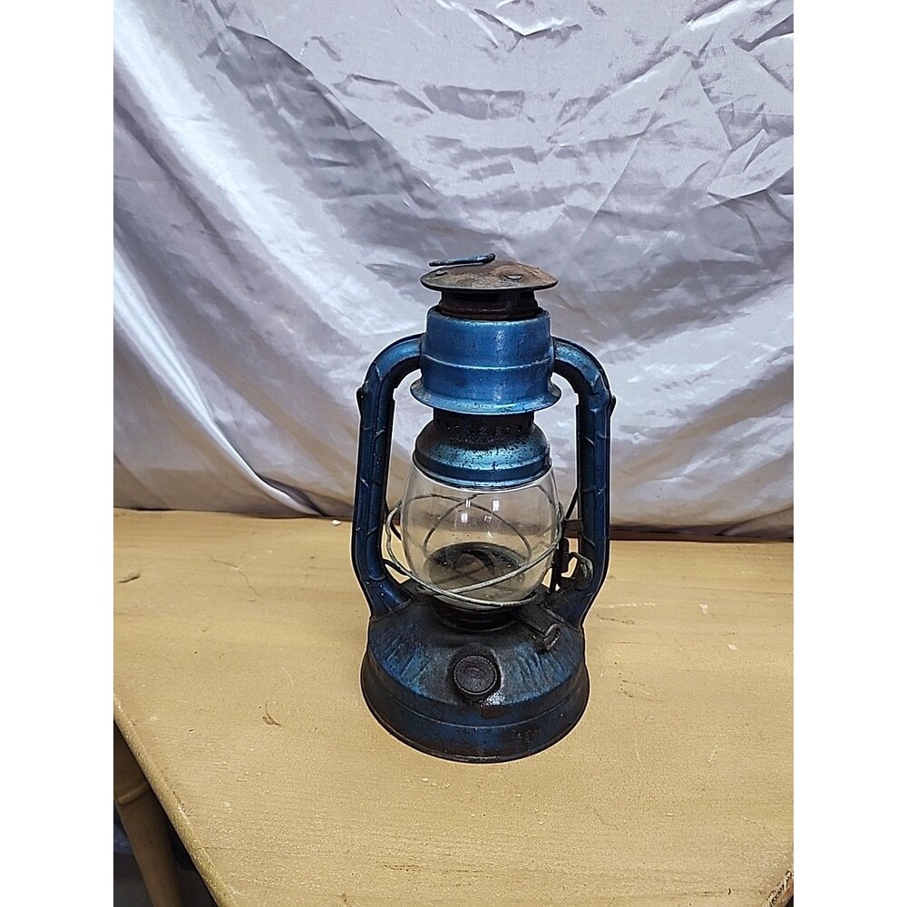 Vintage Blue Dietz Little Wizard Oil Kerosene Lamp Lantern
